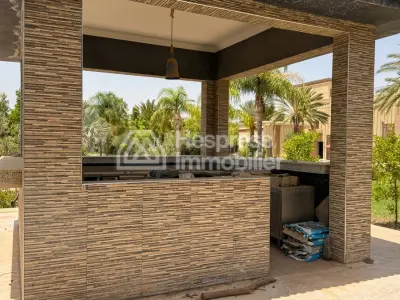 Find furnished prestige villa of 1300m2 on 14000 m2