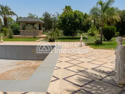 Find furnished prestige villa of 1300m2 on 14000 m2