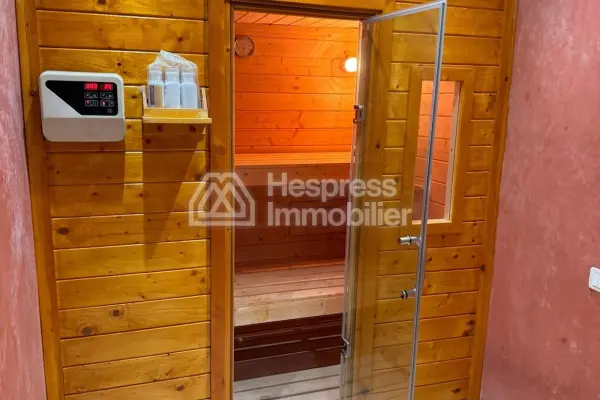Find furnished prestige villa of 1300m2 on 14000 m2
