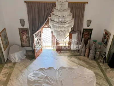 Find furnished prestige villa of 1300m2 on 14000 m2