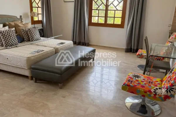 Find furnished prestige villa of 1300m2 on 14000 m2