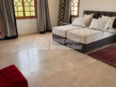 Find furnished prestige villa of 1300m2 on 14000 m2
