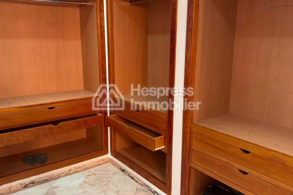 Find furnished prestige villa of 1300m2 on 14000 m2