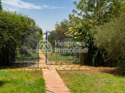 Find furnished prestige villa of 1300m2 on 14000 m2