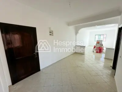 شقة من 3 غرف نوم مع غرفة معيشة، مساحتها 87 مترًا مربعًا، بالقرب من سوبر ماركت سوب دي كو