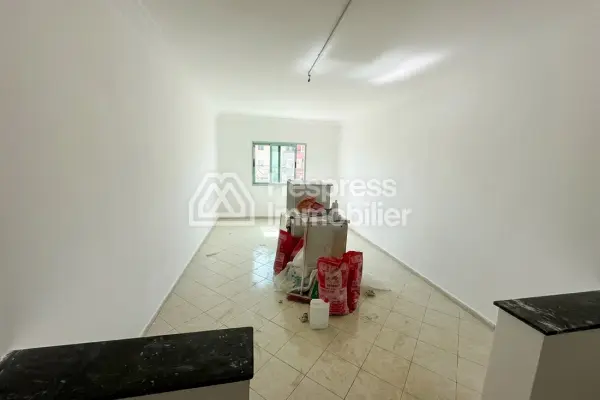 شقة من 3 غرف نوم مع غرفة معيشة، مساحتها 87 مترًا مربعًا، بالقرب من سوبر ماركت سوب دي كو