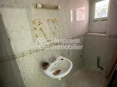 شقة من 3 غرف نوم مع غرفة معيشة، مساحتها 87 مترًا مربعًا، بالقرب من سوبر ماركت سوب دي كو