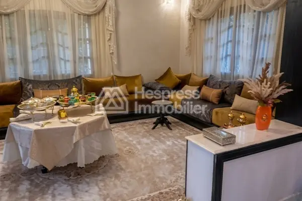 فيلا مساحتها 371 مترًا مربعًا في حي الفردوس بالقرب من كلية العراكي