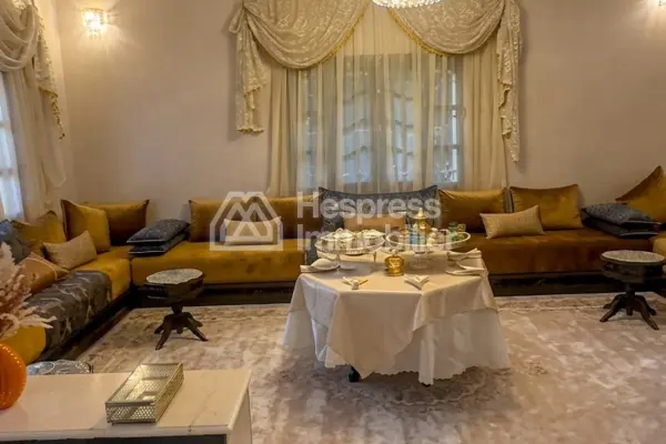 فيلا مساحتها 371 مترًا مربعًا في حي الفردوس بالقرب من كلية العراكي