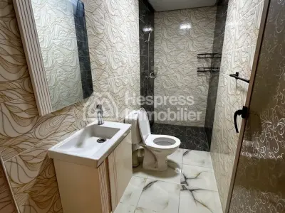 شقة رقم ٢، شرفة في الطابق العلوي، فيلا في عين مزوار