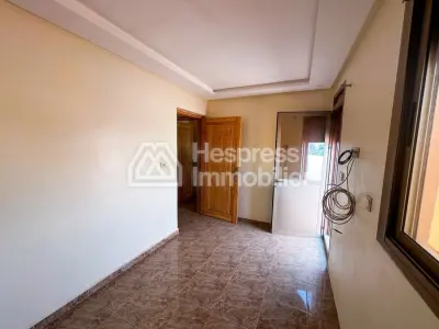 شقة رقم ٢، شرفة في الطابق العلوي، فيلا في عين مزوار