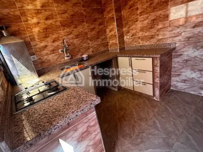 شقة رقم ٢، شرفة في الطابق العلوي، فيلا في عين مزوار