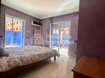 استوديو مفروش مع فناءين جليز بالقرب من فندق كبير