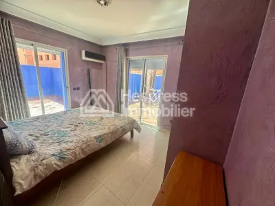 استوديو مفروش مع فناءين جليز بالقرب من فندق كبير