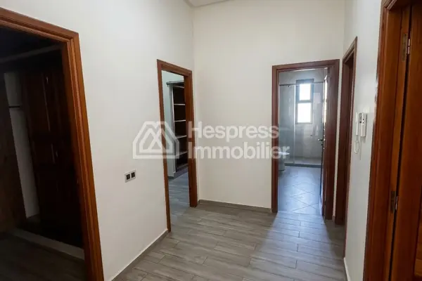 فيلا رائعة بمساحة 305 متر مربع مع مسبح في تارغا