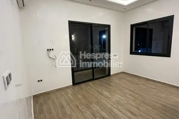 فيلا رائعة بمساحة 305 متر مربع مع مسبح في تارغا