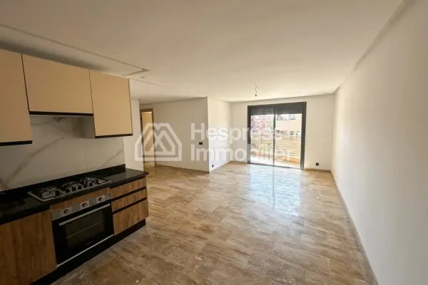 شقة بثلاث شرفات في وسط جليز إيدن كاري