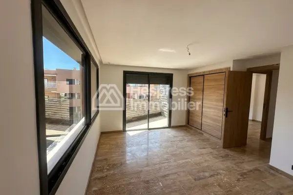 شقة بثلاث شرفات في وسط جليز إيدن كاري