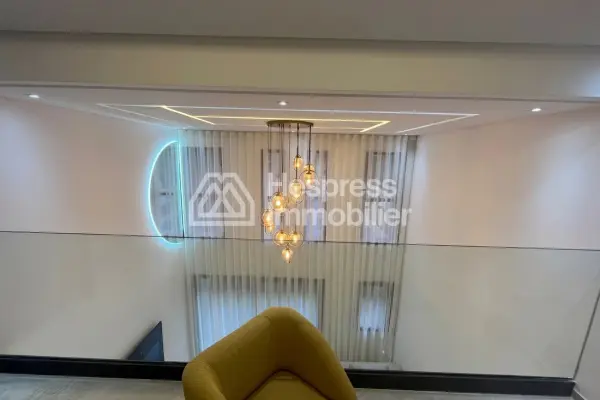 دوبلكس استثنائي في مجمع سكني مزود بمسبح