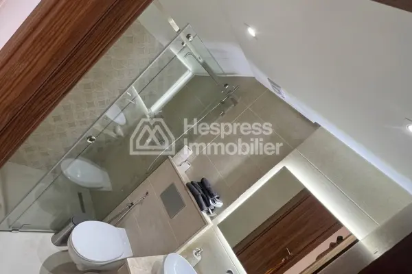 دوبلكس استثنائي في مجمع سكني مزود بمسبح