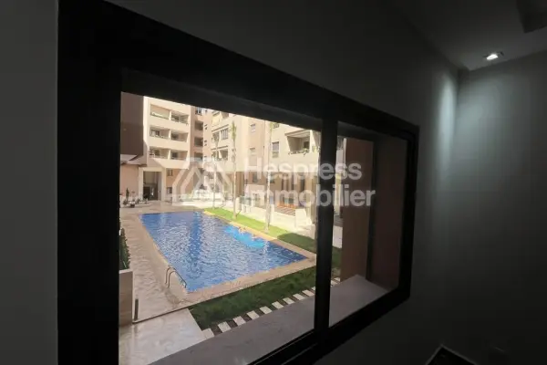 دوبلكس استثنائي في مجمع سكني مزود بمسبح