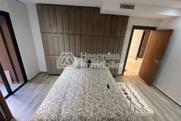 دوبلكس استثنائي في مجمع سكني مزود بمسبح