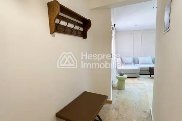 شقة حديثة مُجددة للإيجار على الطريق المؤدي إلى الدار البيضاء
