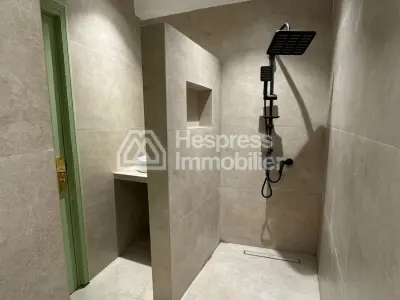 Appartement moderne rénové a louer route de casa