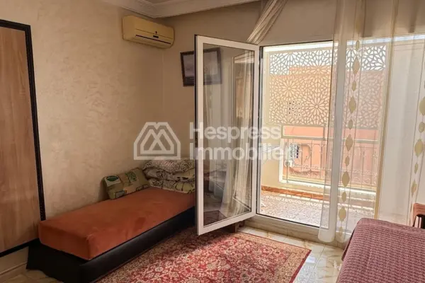 شقة للبيع في جليز مع مسبح
