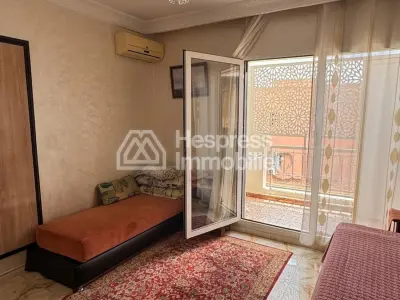 شقة للبيع في جليز مع مسبح