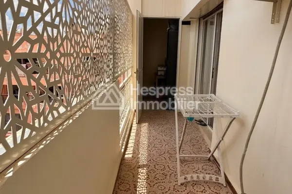 شقة للبيع في جليز مع مسبح