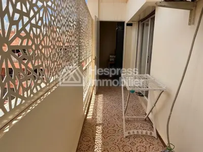 شقة للبيع في جليز مع مسبح