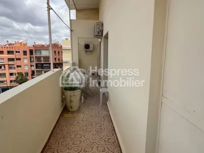 شقة للبيع في جليز مع مسبح