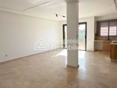 شقة غير مفروشة في قلب حي جليز