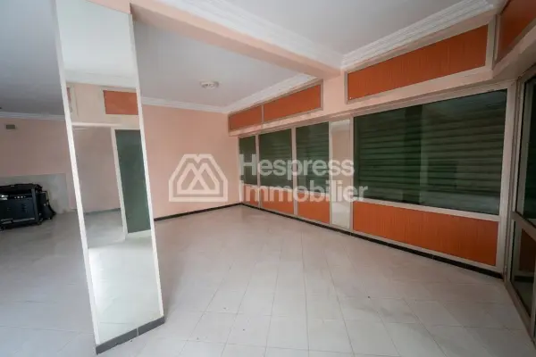 Shop with garage for rent – ​​Massira