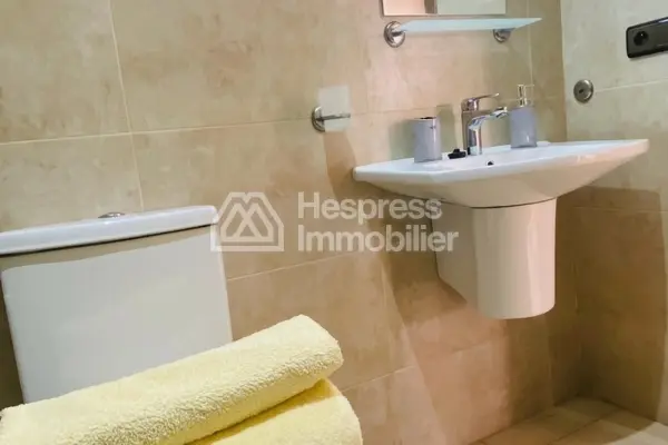 Furnished studio apartment opposite the train station