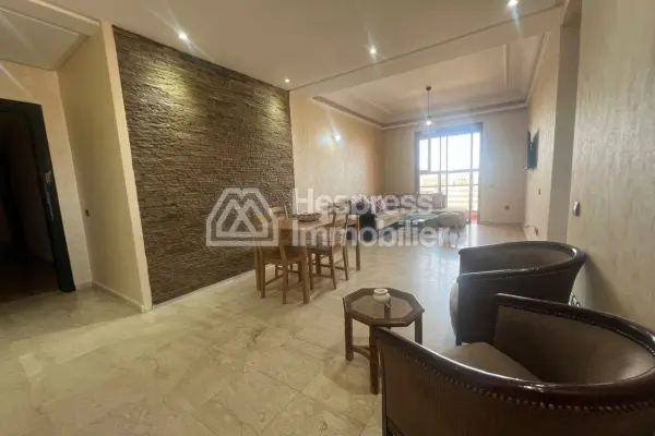 Luxury residence with swimming pool near the train station