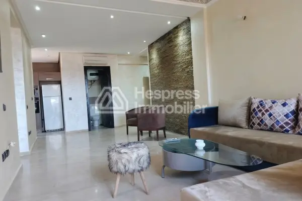 Luxury residence with swimming pool near the train station