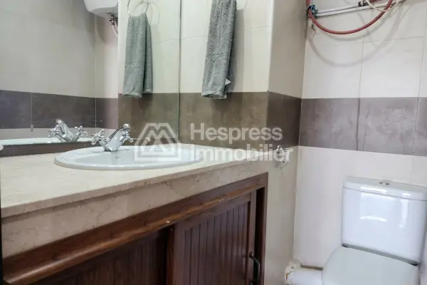 Luxury residence with swimming pool near the train station
