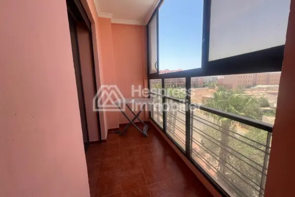 Luxury residence with swimming pool near the train station