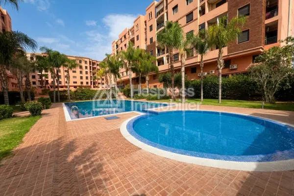 Luxury residence with swimming pool near the train station