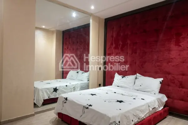 Luxury residence with swimming pool near the train station