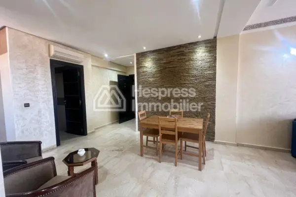 Luxury residence with swimming pool near the train station