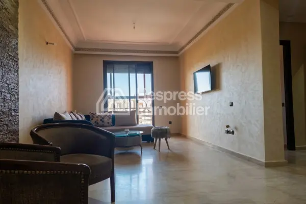 Luxury residence with swimming pool near the train station