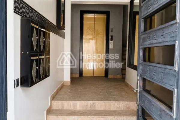2-bedroom apartment with large terrace