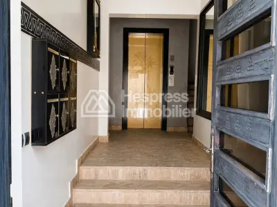 2-bedroom apartment with large terrace