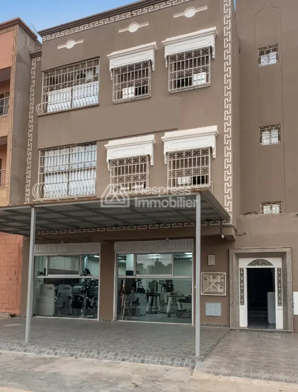 House for sale in Route de Safi . 133 m² of living space. Security door, satellite dish.
