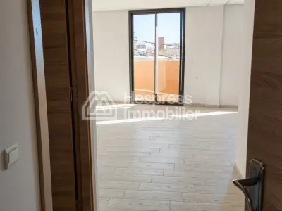 Offices for sale at Route de Safi . 70 sq m. Armored door and secure residence.