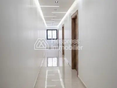 Offices for sale at Route de Safi . 70 sq m. Armored door and secure residence.