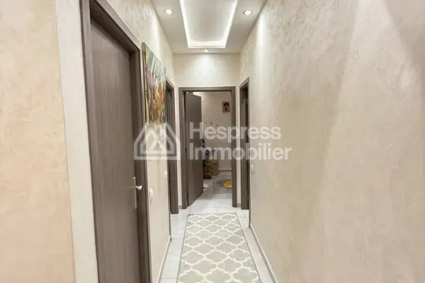 شقة للبيع على طريق الدار البيضاء. 5 غرف. مفروشة بالكامل.